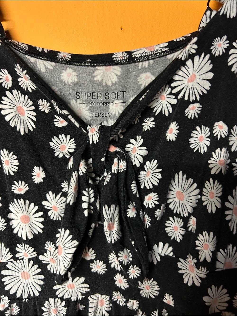 torrid Black Daisy Tie-Front Dress with White and Pink Floral Print size 1 - Picture 3 of 6